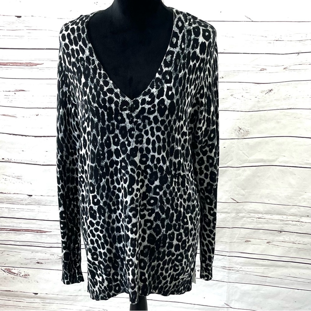 Michael Kors Sweater Women’s Large Black Gunmetal Leopard Prints V-Neck Pullover